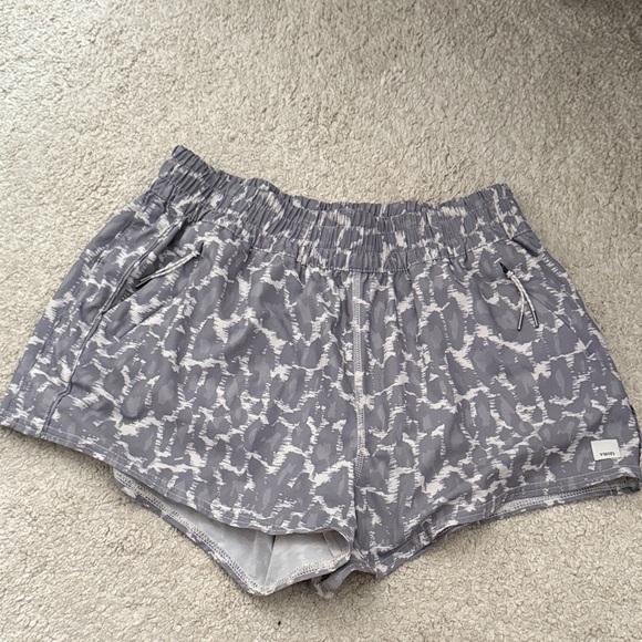 Vuori Pants - Vuori Dash shorts